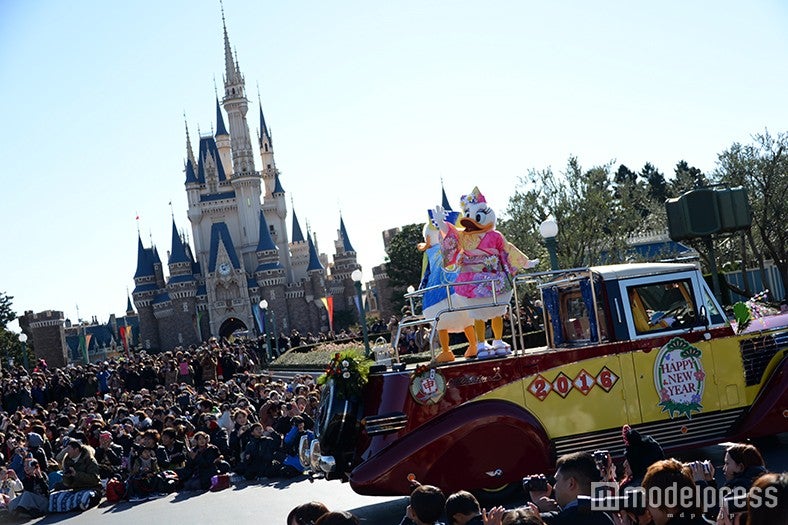 「ニューイヤーズ・グリーティング」（C）モデルプレス