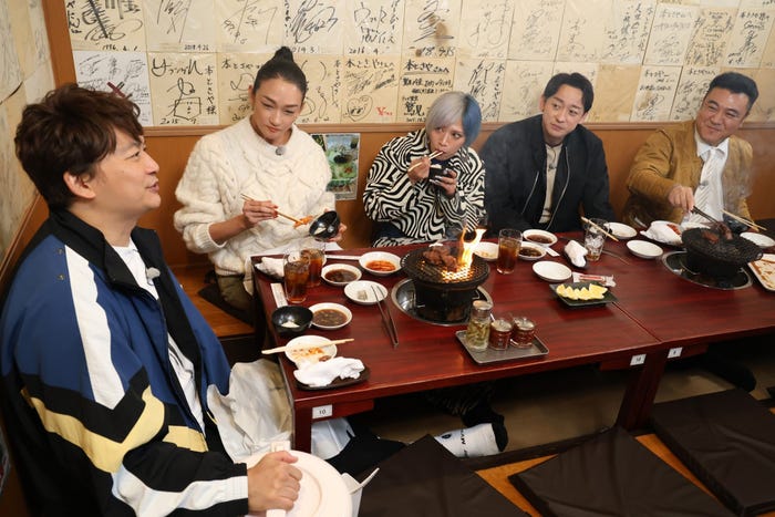 香取慎吾、冨永愛、信子、山本耕史、山崎弘也(C)フジテレビ