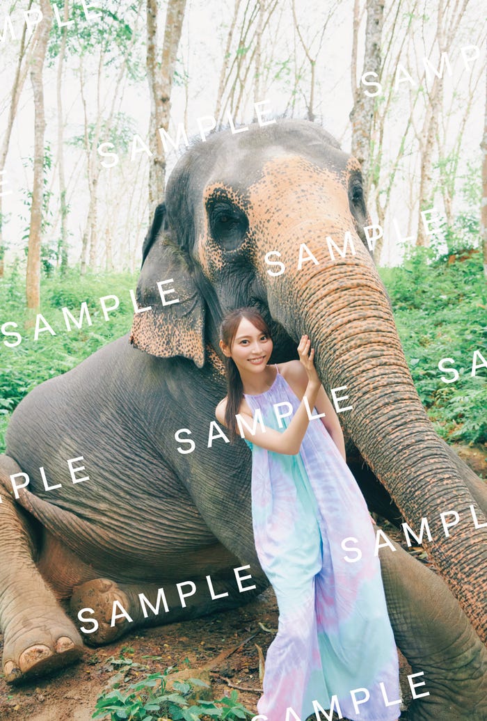 弓木奈於 1st写真集特典ポストカード:SHIBUYA TSUTAYA/撮影:三瓶康友/ワン・パブリッシング