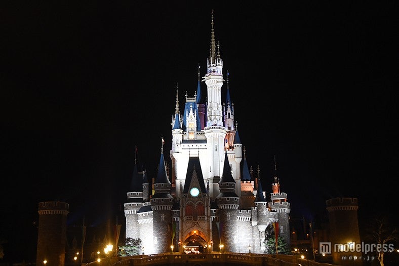 特別なライティングがされたシンデレラ城
