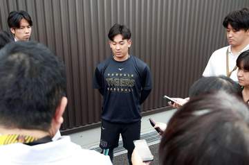 阪神 伊原の試合出場再開 トラブルの女性とは「円満に話し合いができ、解決した」と球団本部長 本人は「深く反省」と謝罪