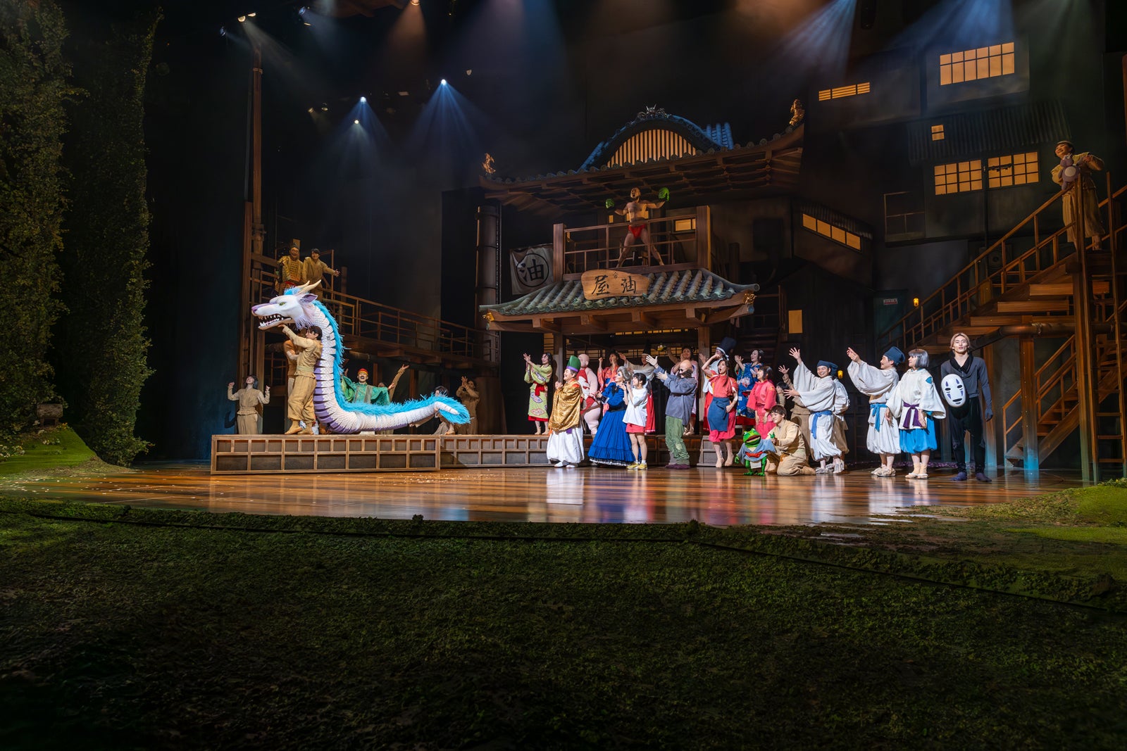 舞台「千と千尋の神隠し」（C）EllieKurttz