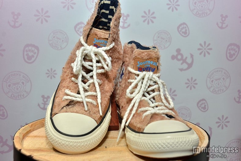 ダッフィーのふわふわをイメージしたスニーカー（2015年冬販売予定）