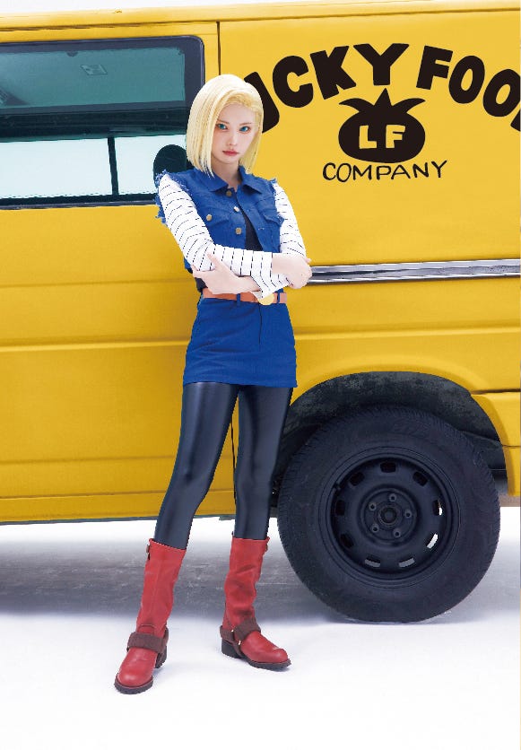 えなこ「えなこ cosplayer2」カット(C)桑島智輝/集英社(C)バード・スタジオ/集英社