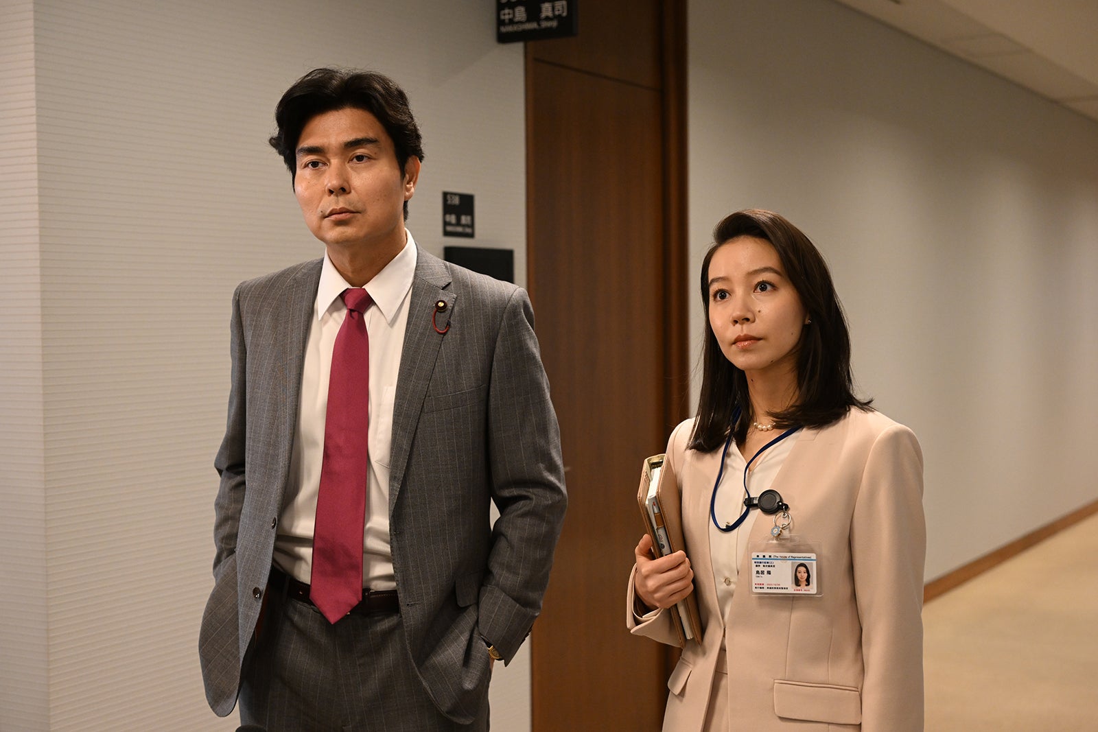 （左）杉野遥亮 「罠の戦争」第7話より（C）カンテレ