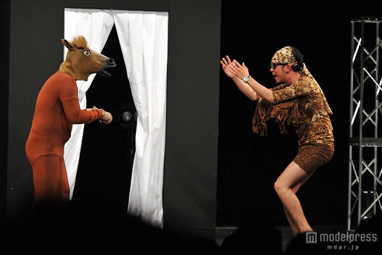 8.6秒バズーカー／ライブの様子