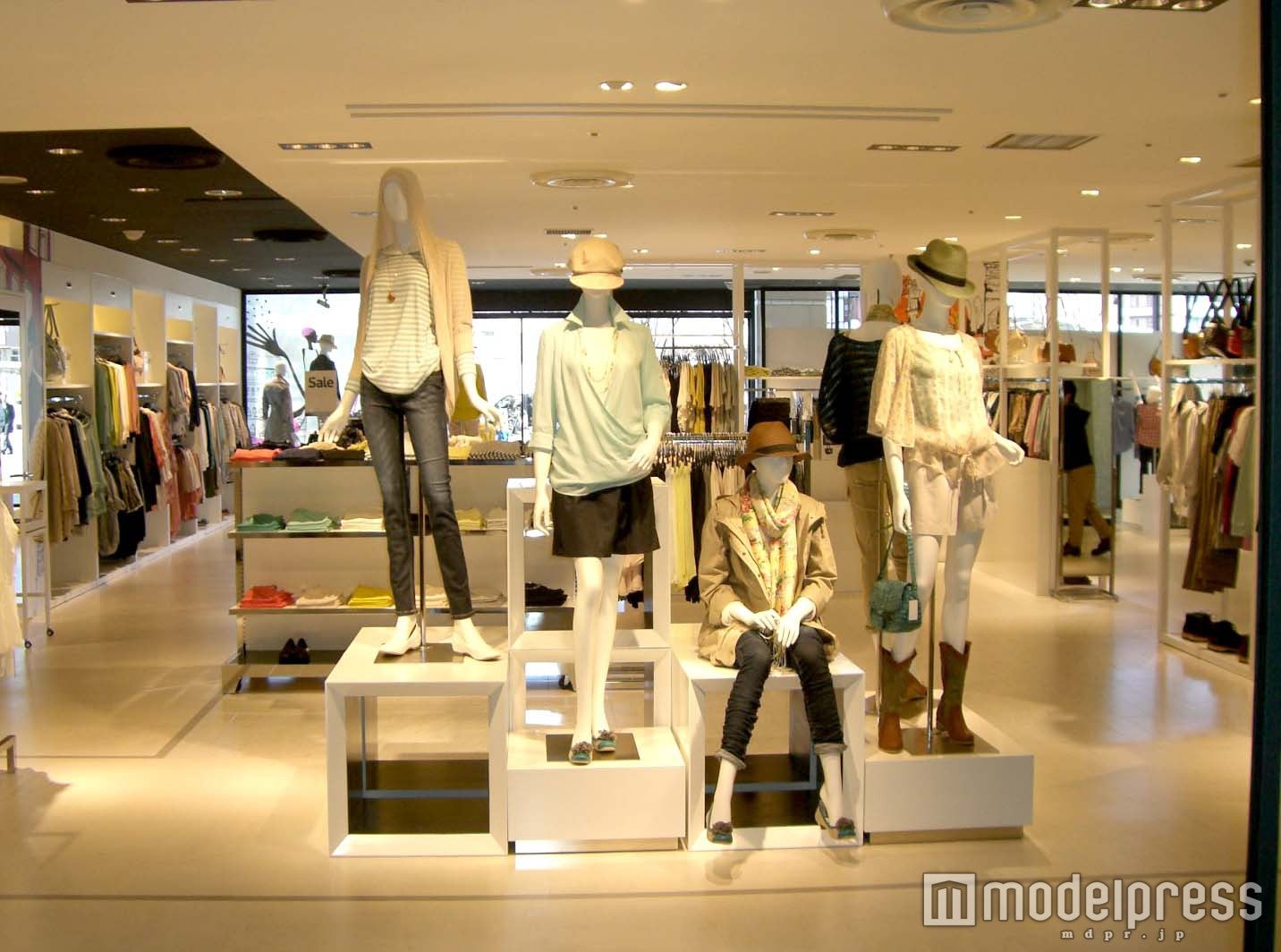 「Luminous by a.v.v（ルミナス バイ アー・ヴェ・ヴェ）」