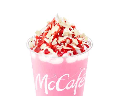 マクドナルド「ホワイトチョコストロベリーフラッペ」期間限定で登場 国産とちおとめ果汁を使用