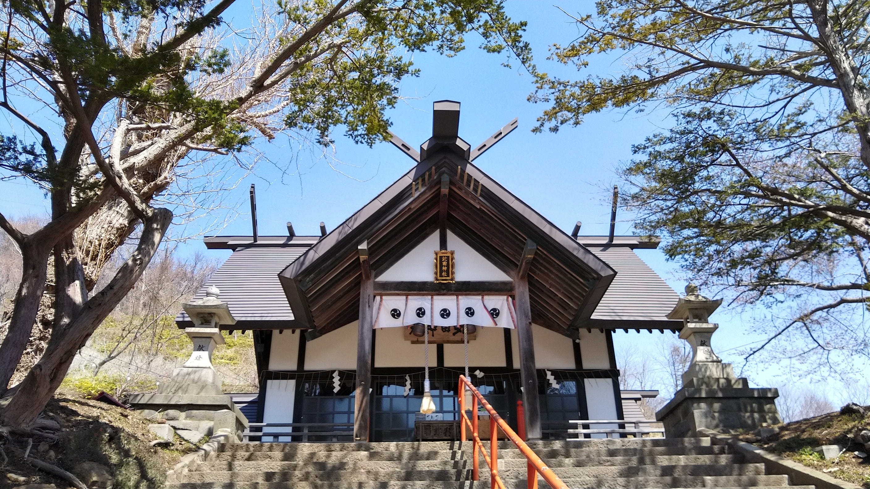 虻田神社本殿