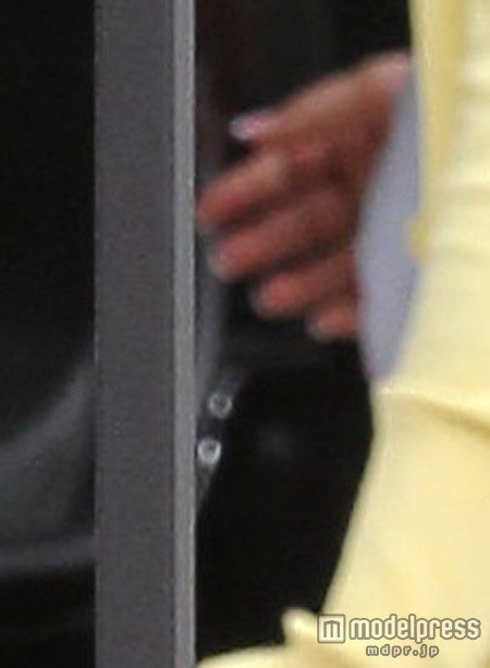 朝の爪はネイルなし？X17online.com / Zeta Image