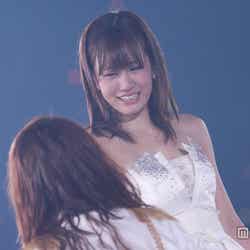 涙する前田敦子(C)AKS