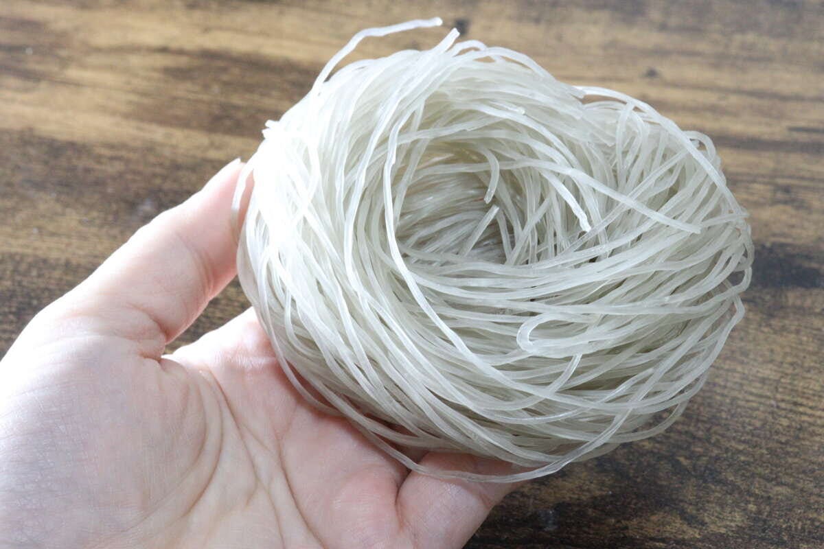 ダイソー　つるもち春雨　灰色　さつまいも