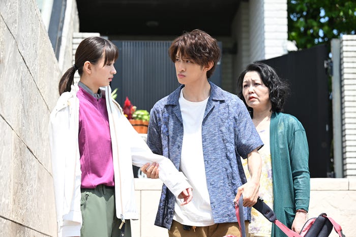 (左から)岡崎紗絵、向井康二、池津祥子「マウンテンドクター」第7話より(C)カンテレ