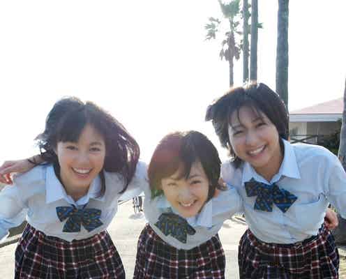 乃木坂46生田絵梨花、10年前に撮影“14歳の制服秘蔵写真”公開<生田絵梨花 乃木坂46卒業記念メモリアルブック先行カット>