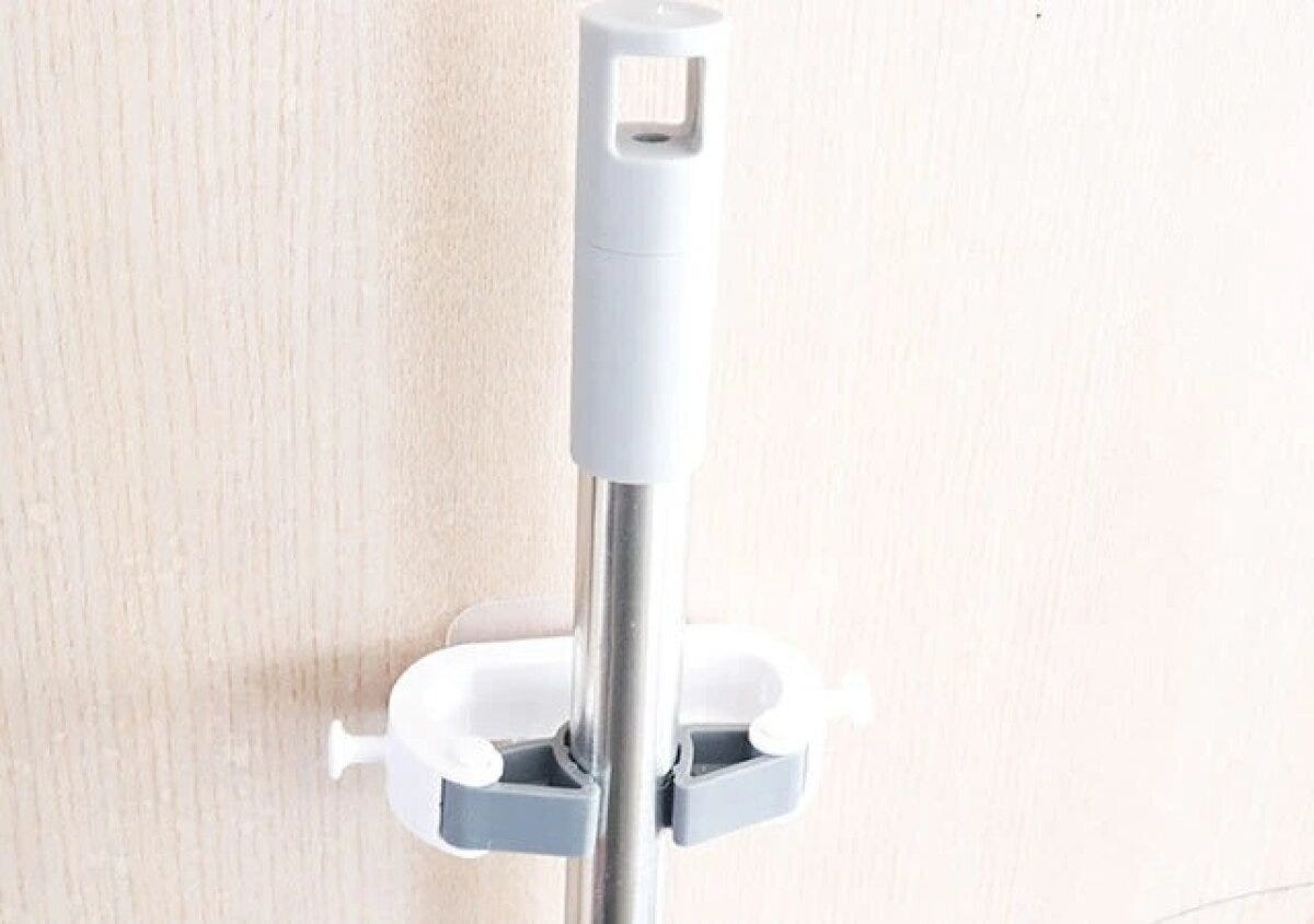 ダイソー モップホルダー ダイソーのアイデアが光るモップホルダー