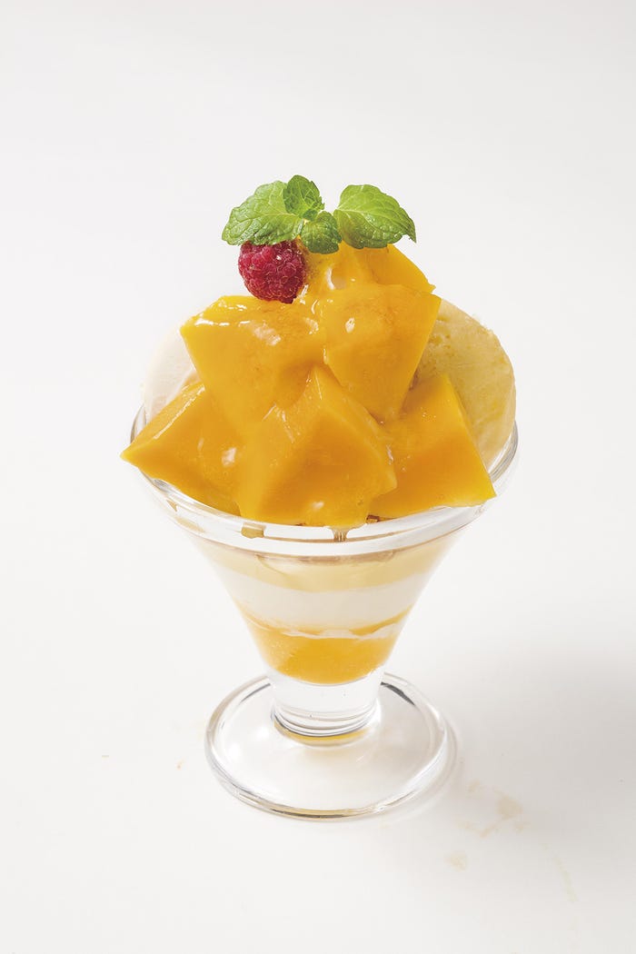 フレッシュマンゴーミニパルフェ462円(税別)/画像提供:セブン&アイ・フ-ドシステムズ