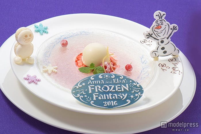 “アナとエルサのフローズンファンタジー”デザートセット¥1,800(C)Disney