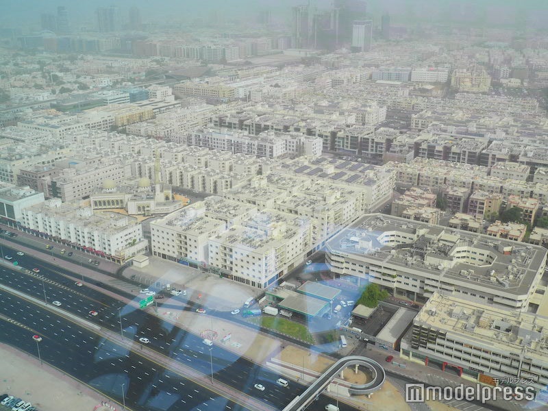 低い建物が目立つオールドドバイの風景（C）モデルプレス