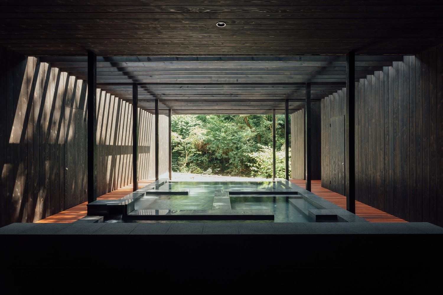 「湯河原惣湯 Books and Retreat」に日帰り温泉誕生、緑に癒される露天風呂やサウナ完備