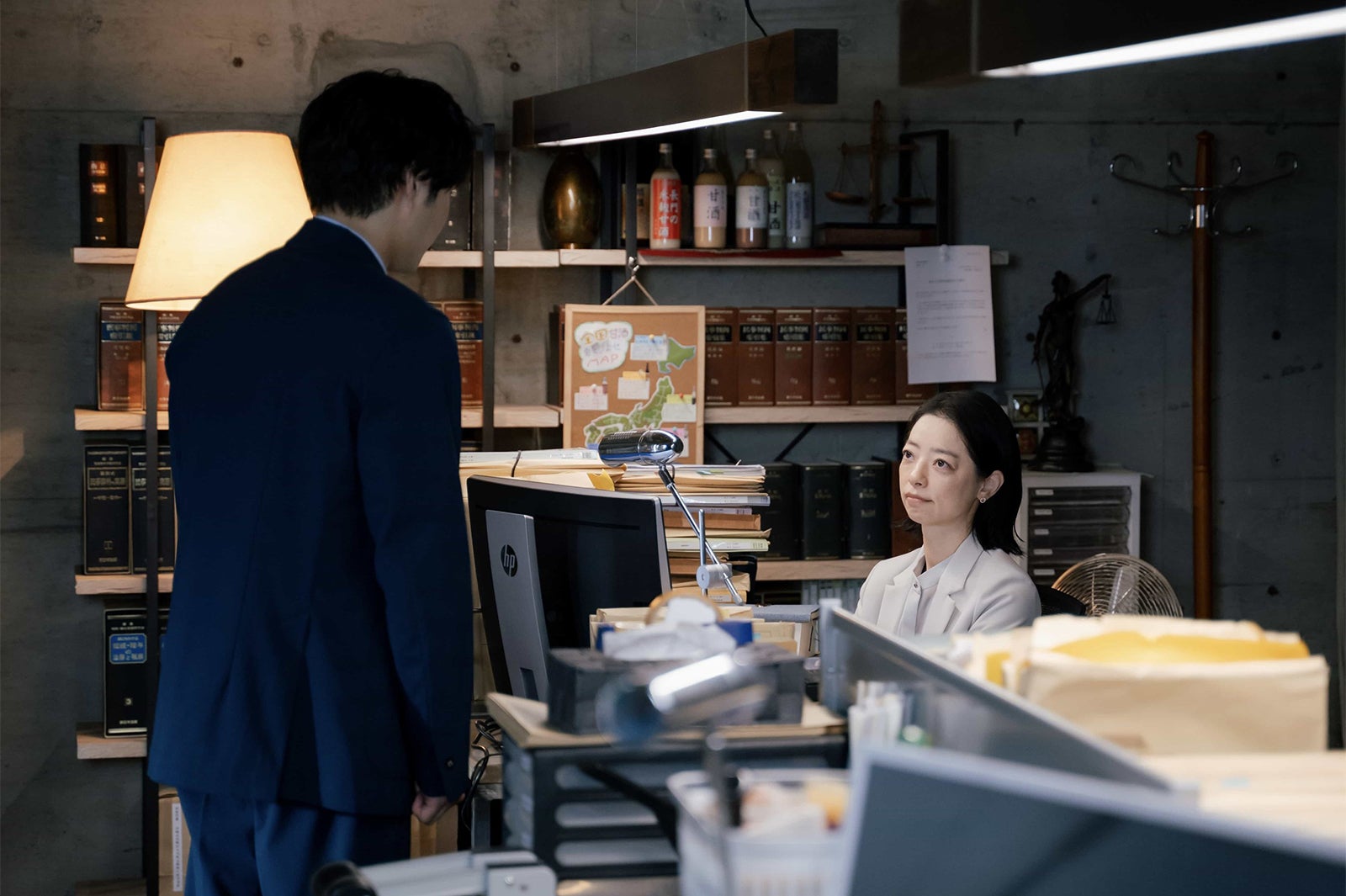 磯村勇斗、市川実和子「僕達はまだその星の校則を知らない」第1話（C）フジテレビ