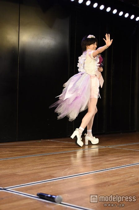 大人AKB48の塚本まり子（C）AKS