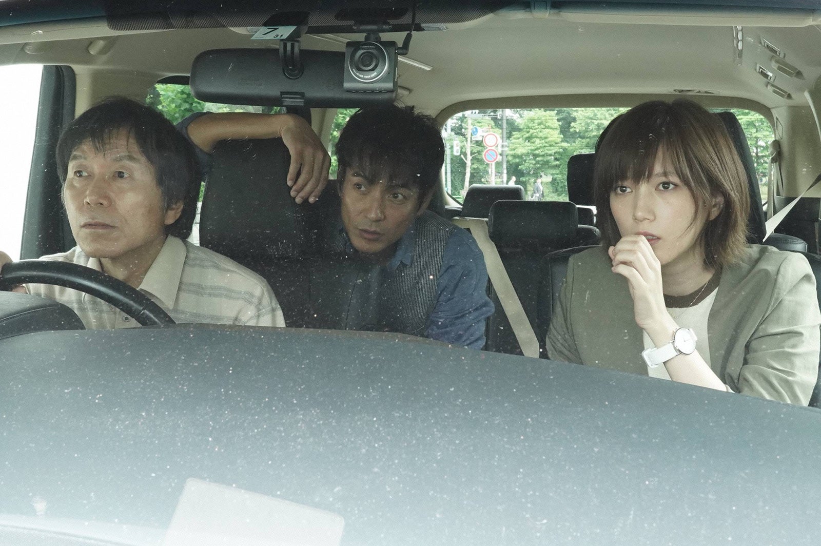 平田満、沢村一樹、本田翼（C）フジテレビ