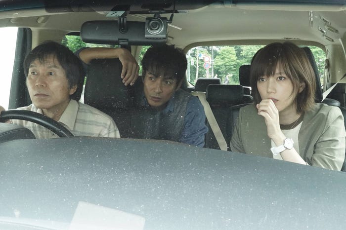沢村一樹、本田翼(C)フジテレビ