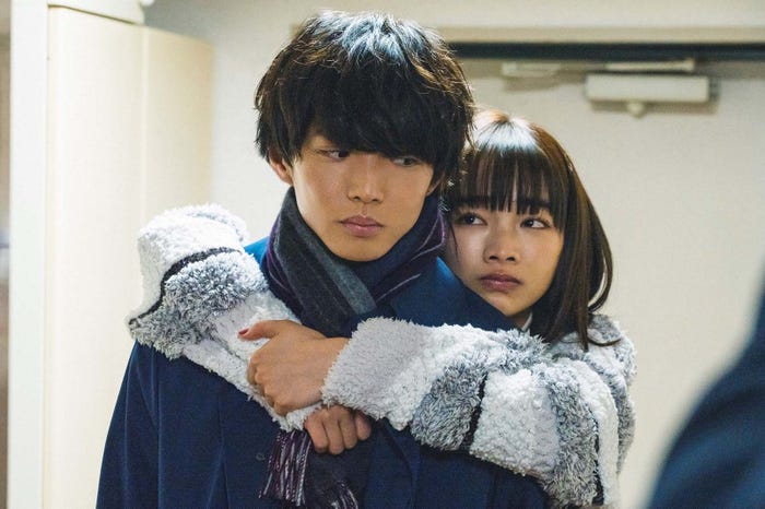 佐藤大樹、見上愛(C)「liar」製作委員会/MBS・TBS