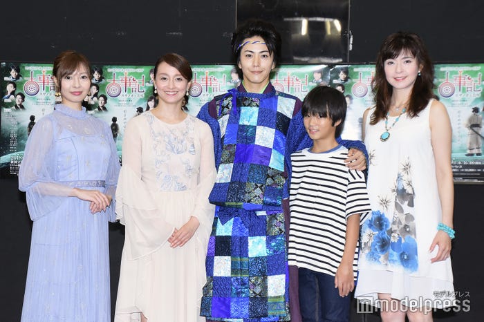 (左から)折井あゆみ、月影瞳、廣瀬智紀、木村咲哉、彩輝なお(C)モデルプレス