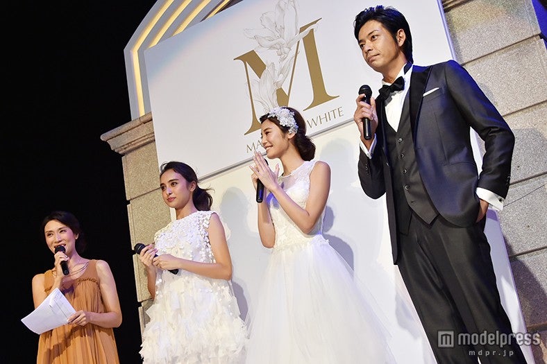 （左から）MC、石田ニコル、島袋聖南、敦士