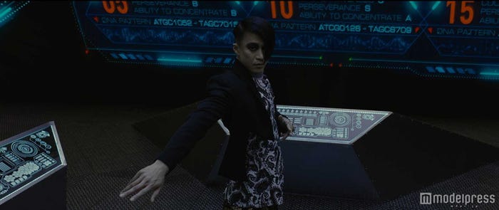 小栗旬、トリッキーな演技を披露 奇抜なファッションで異彩を放つ(C)貴家悠・橘賢一/集英社 (C)2016 映画「テラフォーマーズ」製作委員会