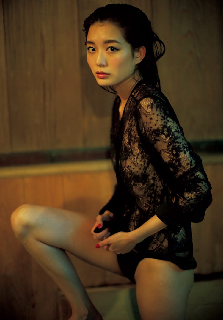 蜂谷晏海 脚 