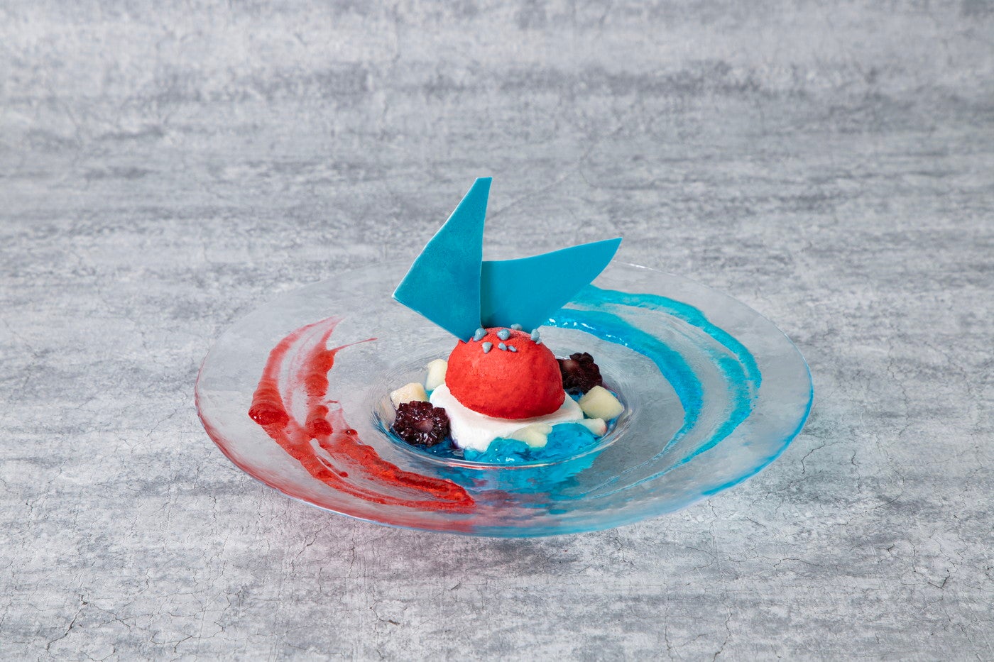 轟焦凍＆荼毘の二つの赫灼フローズンムース1,590円（税込）（C）堀越耕平／集英社