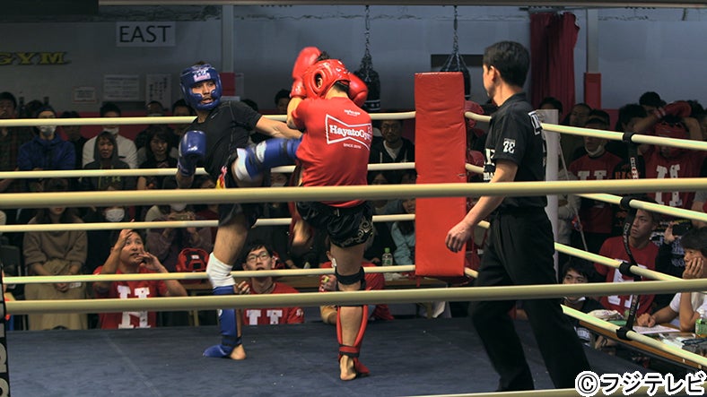 アーマン（左）はキックボクシングの試合で快勝『TERRACE HOUSE BOYS ＆ GIRLS IN THE CITY』17th WEEK（C）フジテレビ／イースト・エンタテインメント