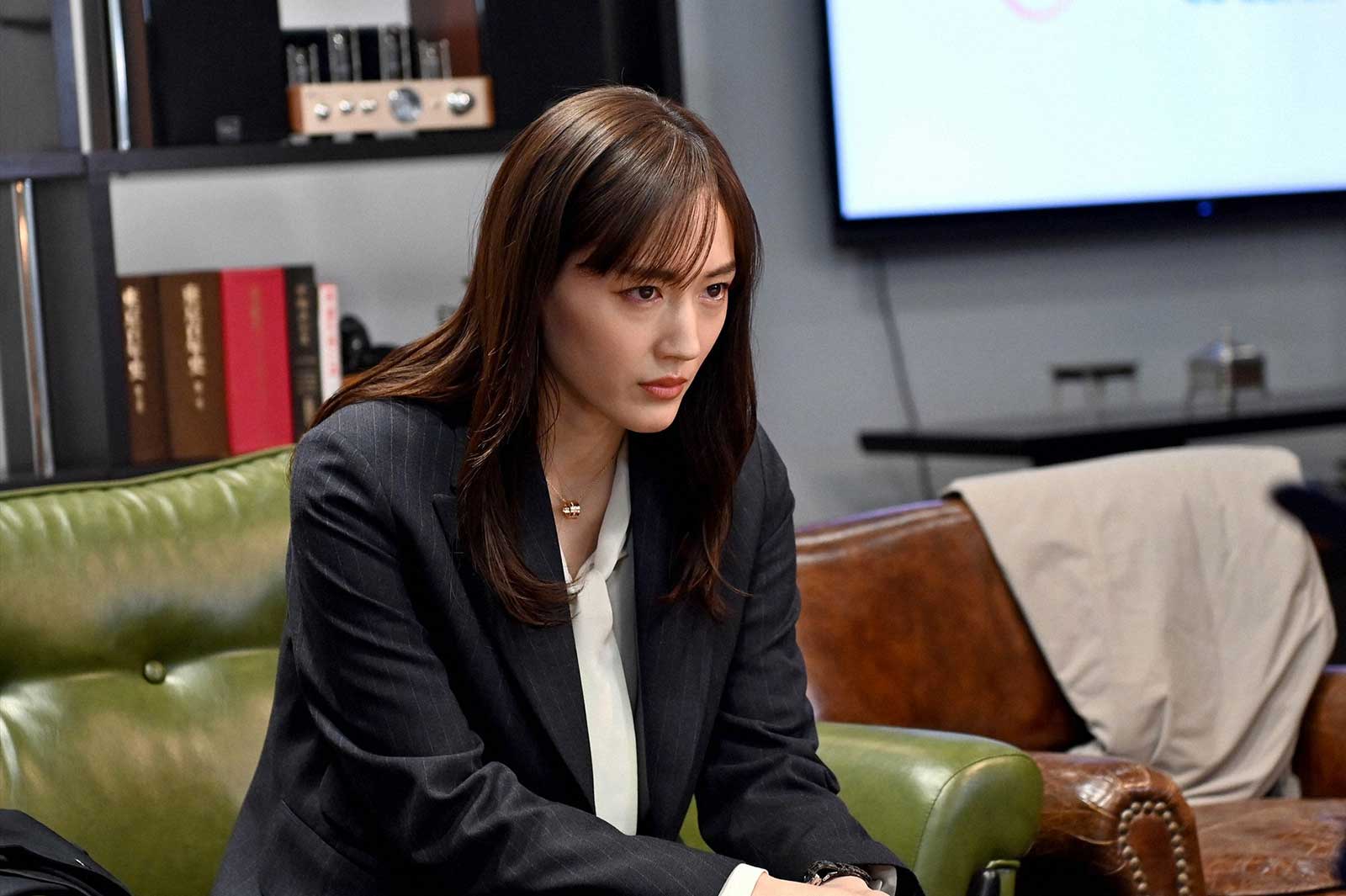 綾瀬はるか「天国と地獄 ～サイコな2人～」第8話より（C）TBS