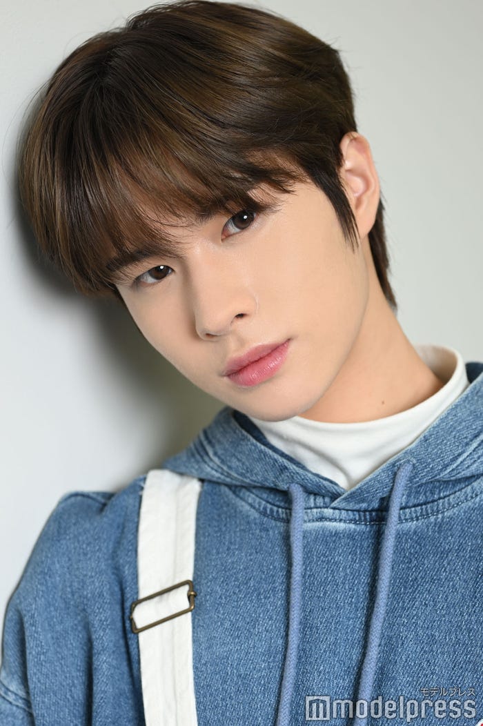 モデルプレスのインタビューに応じたKYUNGMIN(ギョンミン)(C)モデルプレス
