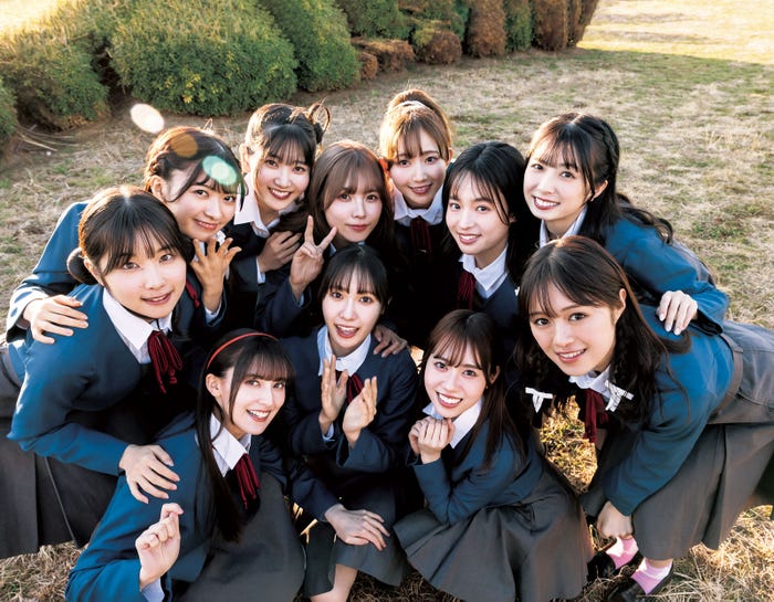 Liella!(上段左から)岬 なこ、鈴原希実、薮島朱音、Liyuu、青山なぎさ、大熊和奏、結那、絵森彩(下段左から)ペイトン尚未、坂倉花、伊達さゆり(C)藤本和典・Perboni Marco/集英社