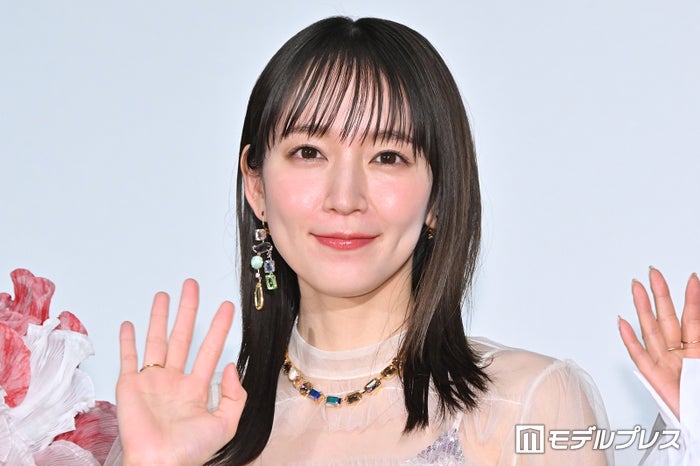 吉岡里帆、ラジオ番組継続を報告「ご長寿番組目指して」4月に事務所移籍