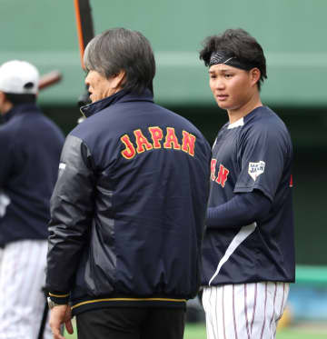 侍ジャパン 森下翔太が松井秀喜氏に突撃！自ら教えを請う→約10分間、ゴジラがペットボトルをバット代わりにアドバイス