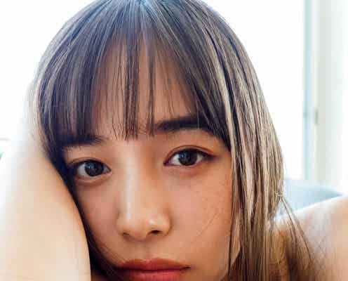 井桁弘恵の熱い視線にドキッ 自然体な美しさで魅了