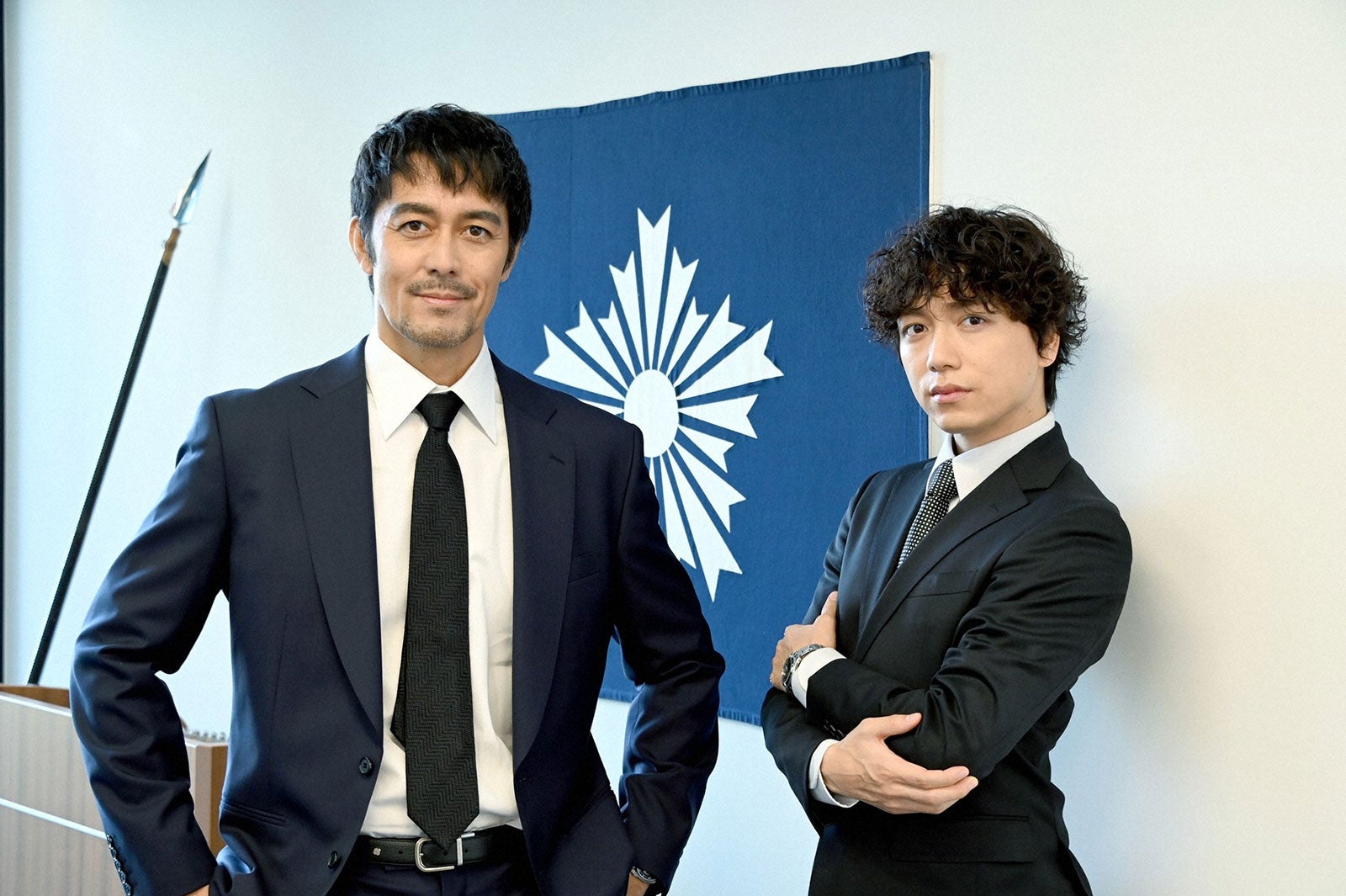 阿部寛、山崎育三郎／「DCU」第1話より（C）TBS 