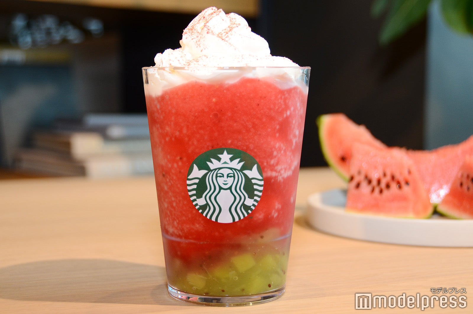スタバ新作「GABURI スイカ フラペチーノ」完熟スイカのみずみずしい甘さをぎゅっと凝縮！夏に飲みたくなる一杯＜試飲レポ＞