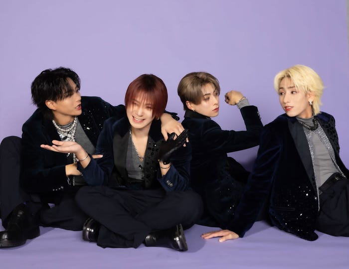 OWV「モデルプレスカウントダウンマガジン vol.11」(撮影:野間憲治)