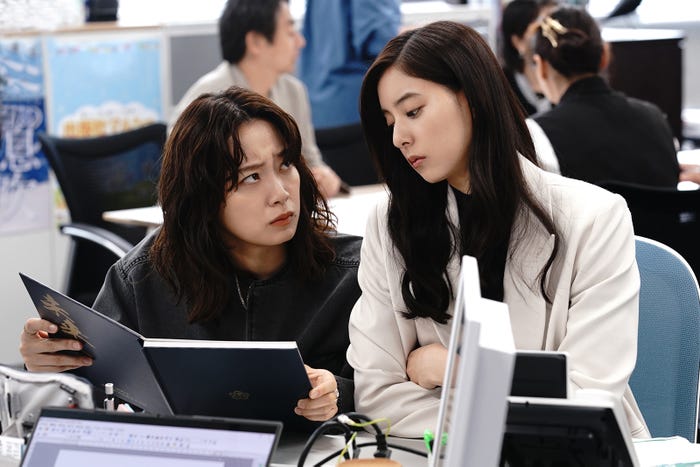 深川麻衣、新木優子「良いこと悪いこと」第1話(C)日本テレビ