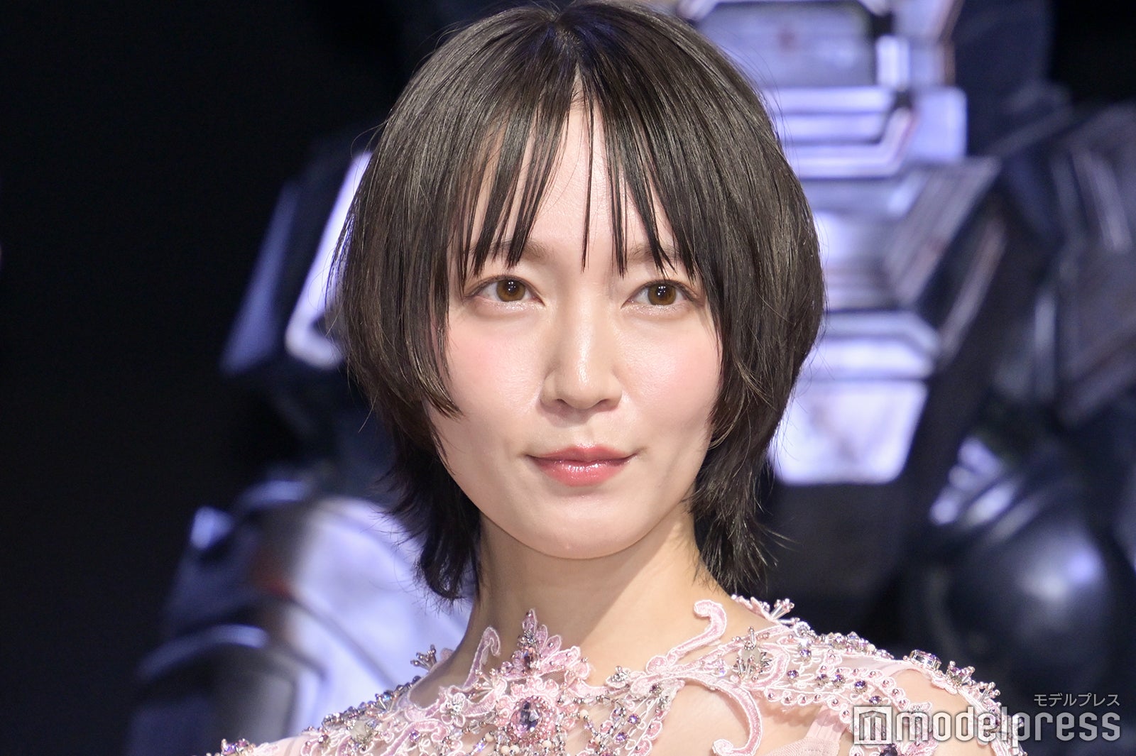 吉岡里帆、初の洋画吹替オファーに“武者震い”「正直震えました」 話題の新ヘア姿で登場【トランスフォーマー／ONE】 - モデルプレス