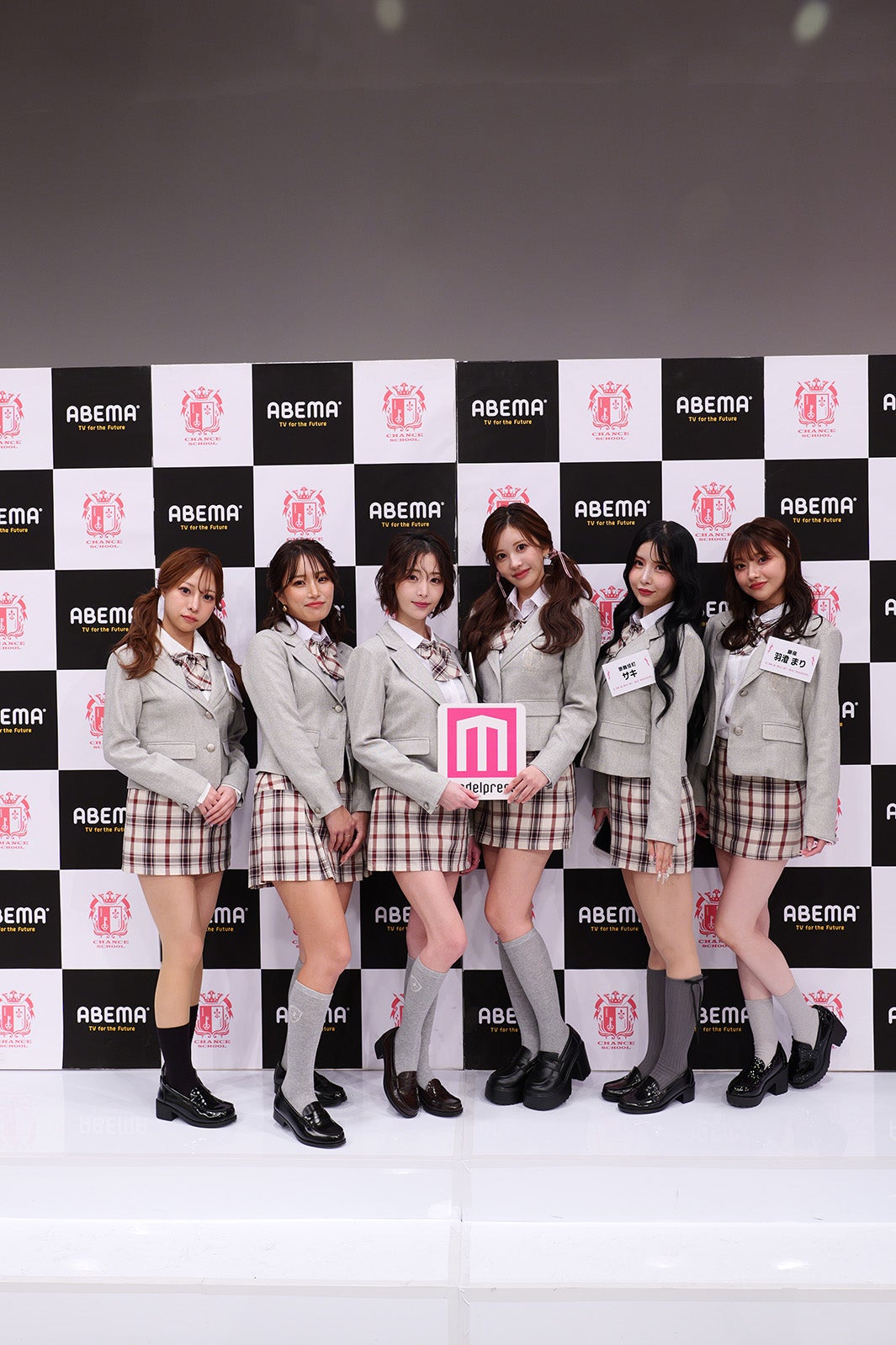 （左から）楓、七彩はる、天海りこ、りぼん、サキ、羽澄まり（提供写真）