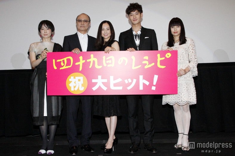 映画「四十九日のレシピ」（11月9日公開）初日舞台挨拶（左より）タナダユキ、石橋蓮司、永作博美、岡田将生、二階堂ふみ