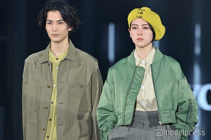 渡邊圭祐、三吉彩花(C)モデルプレス