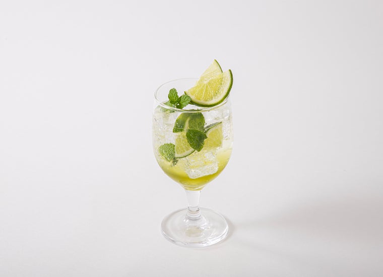 【HUENINGKAI】Non-Alcohol Mojito　税込990円（C）BIGHIT MUSIC & HYBE. All Rights Reserved.