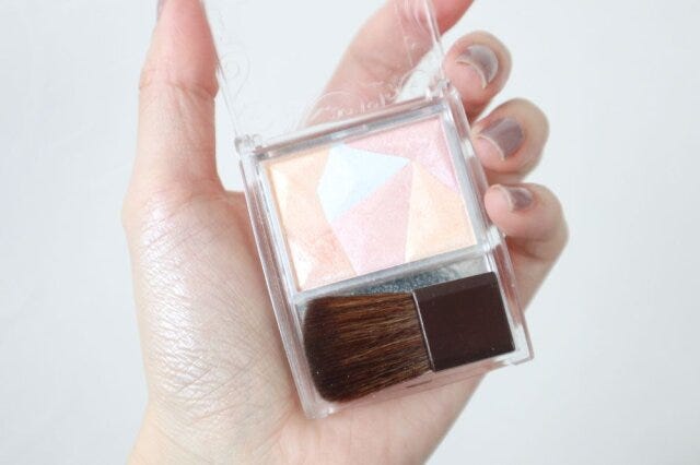 セザンヌのパールグロウハイライトのオーロラプリズム